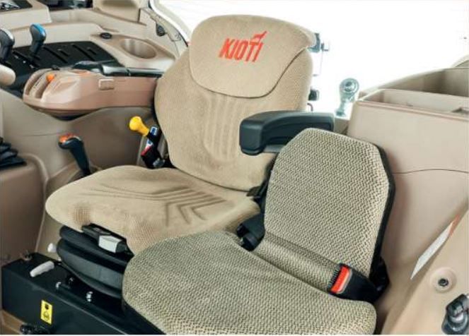 Kioti HX modellcsalád standard utasüléssel