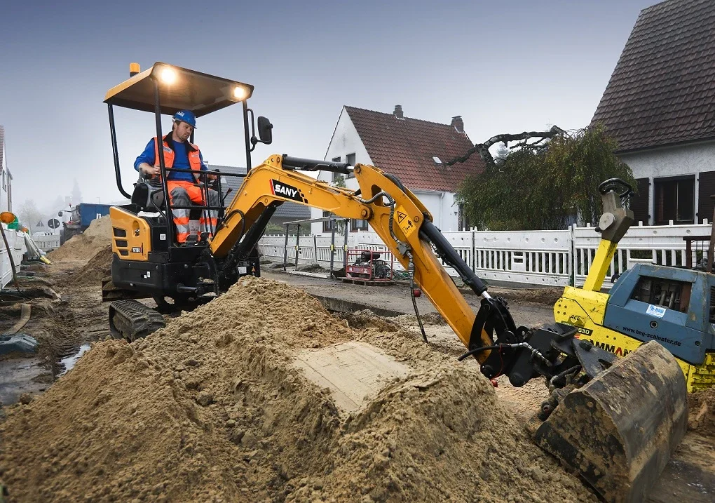 SANY SY16C 1,7 tonnás gumiláncos minikotró