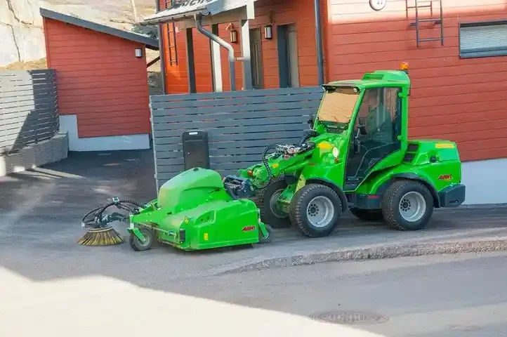 Avant 760i a legnagyobb és legerősebb avant rakodó univerzális minirakodó