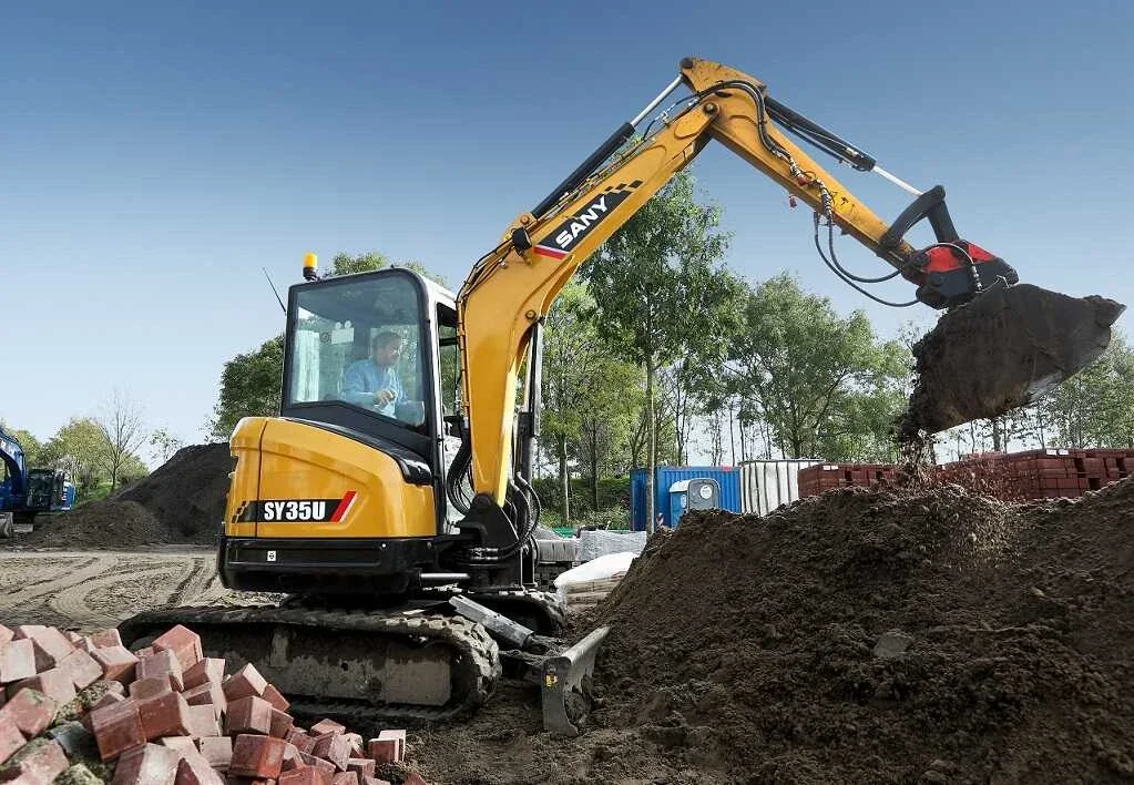 SANY SY35U 3,8 tonnás gumiláncos minikotró