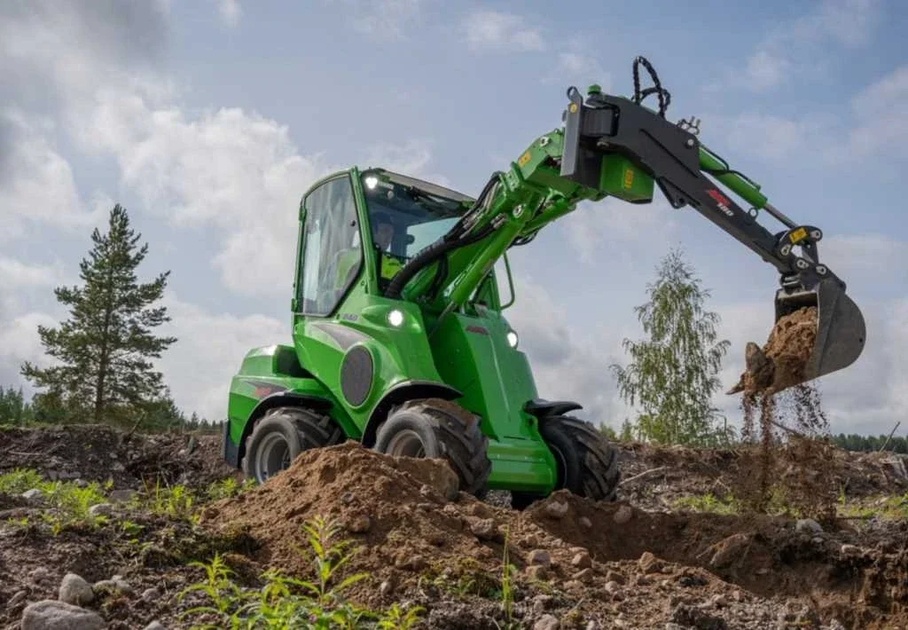 Avant 640i kétsebességes kerékmotorokkal univerzális minirakodó