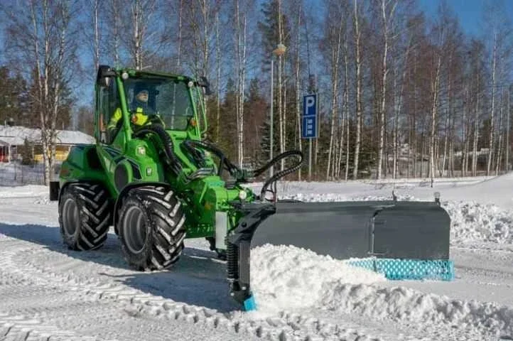Avant U eke 1600 - 3000 mm munkaszélesség professzionális eszköz a gyors és hatékony hóeltakarításhoz.
