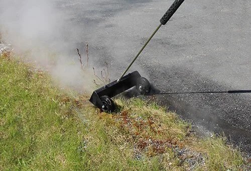 Gyomtalanítás forrovizes magasnyomasu mosova kerekes teritolandzsaval