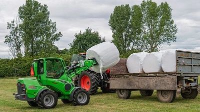 KIOTI és AVANT közös körbála rakodó bemutatója 
