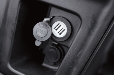 K9-2410 12V és USB csatlakozók