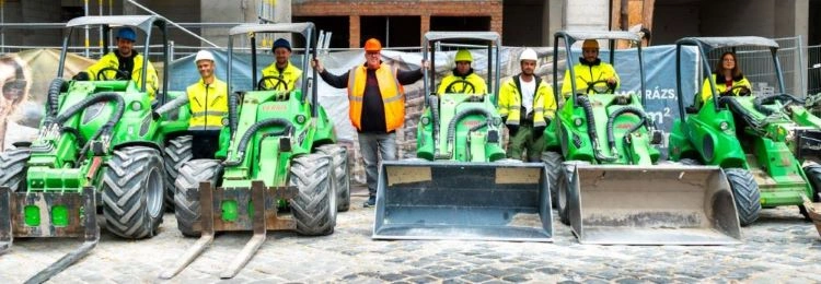 Az Ozin System Kft. csapata és gépparkja Az Ozin System Kft. csapata és gépparkja