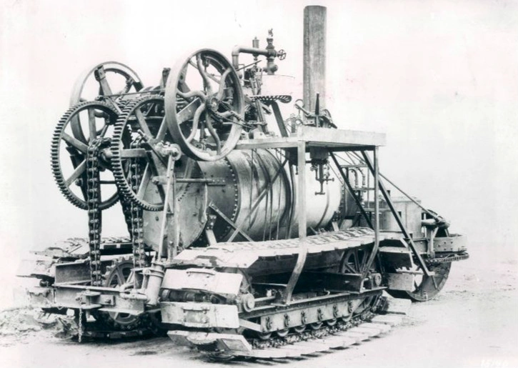 Holt féle gőzhajtású lánctalpas traktor kb 1890-ből Holt féle gőzhajtású lánctalpas traktor kb 1890-ből