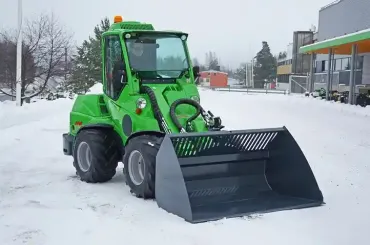 Avant 760i a legnagyobb és legerősebb avant rakodó univerzális minirakodó 12