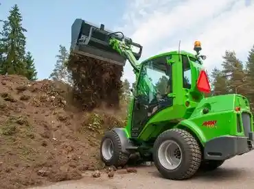Avant 760i a legnagyobb és legerősebb avant rakodó univerzális minirakodó 2
