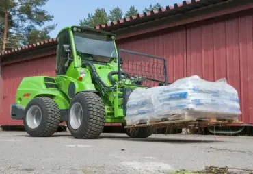 Avant 760i a legnagyobb és legerősebb avant rakodó univerzális minirakodó 5