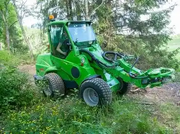 Avant 760i a legnagyobb és legerősebb avant rakodó univerzális minirakodó 6