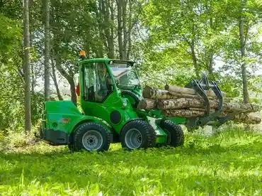 Avant 760i a legnagyobb és legerősebb avant rakodó univerzális minirakodó 7