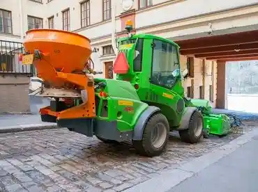 Avant 760i a legnagyobb és legerősebb avant rakodó univerzális minirakodó 9