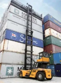 SANY SDCY100K üreskonténer-rakodó a Yantian-i kikötőben