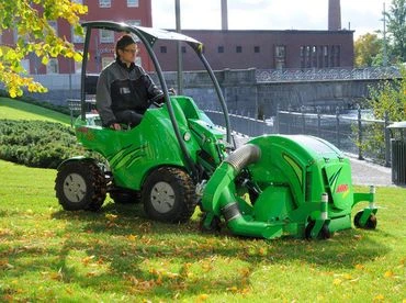 Avant 220 könnyű és kicsi házkörüli fenntartógép univerzális minirakodó 3
