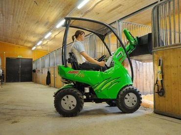 Avant 220 könnyű és kicsi házkörüli fenntartógép univerzális minirakodó 6