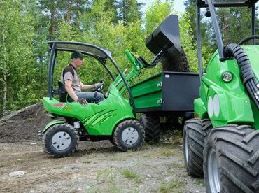 Avant 220 könnyű és kicsi házkörüli fenntartógép univerzális minirakodó 9