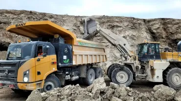 SANY SKT105SE elektromos bányadömper egy kőbányában Lengyelországban