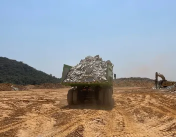 SANY SKT105SE elektromos bányadömper egy aranybányában Kongó - Kinshasa