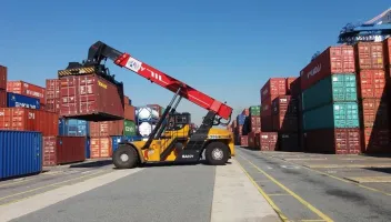 SRSC45H9G5 termináli rakodás közben