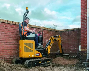 SANY SY10U munka közben 2