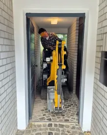 SY10U egy lakás belterében közlekedik