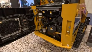 Nagy hátsó ajtó a könnyű szervizelhetőségért