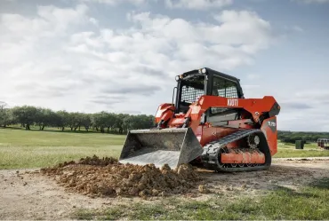 KIOTI TL750 talajrendezés közben