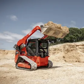 KIOTI TL750 homokbányában felmeelt kanállal