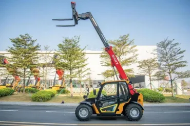 STH625 közúton közlekedik