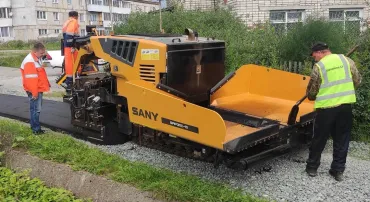 SAP30C-10 Kompakt aszfaltterítő munka közben