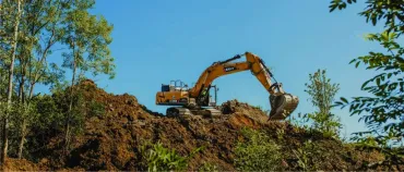 SANY SY500H lánctalpas kotró erdészeti munka közben