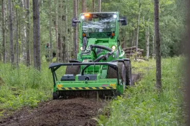 A457772 Erdészeti szárzúzó talajmunkában