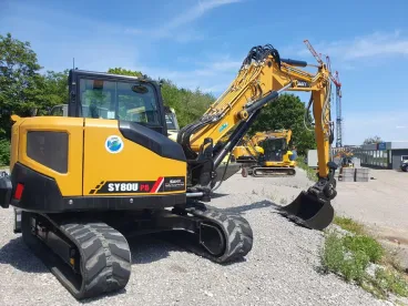 SY80U PB csuklógémes kotró rézsüt készít