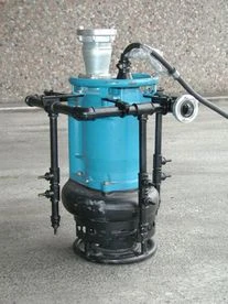 Tsurumi KRS2 keverőlapátos zagyszivattyú- professzionális használatra 4 pólusú motorral nehéz üzemi körülményekre 3