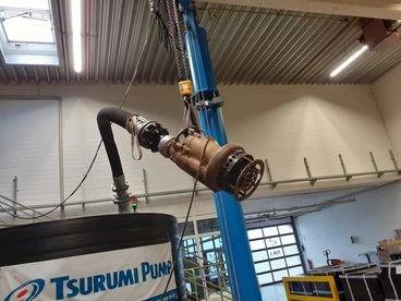 Tsurumi KRS2 keverőlapátos zagyszivattyú- professzionális használatra 4 pólusú motorral nehéz üzemi körülményekre 8