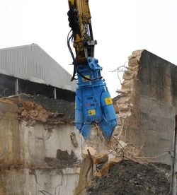 Mantovanibenne CR(R) sorozat elsődleges bontási műveletekhez, mechanikus rotátorral roppantó olló 10