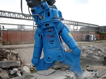 Mantovanibenne CR(R) sorozat elsődleges bontási műveletekhez, mechanikus rotátorral roppantó olló 12