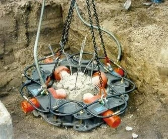 Mantovanibenne Oszloptörő a földből kilógó kör- és négyzet  alapú cölöposzlopok bontására  oszloptörő  13