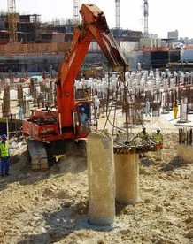 Mantovanibenne Oszloptörő a földből kilógó kör- és négyzet  alapú cölöposzlopok bontására  oszloptörő  14