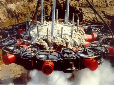 Mantovanibenne Oszloptörő a földből kilógó kör- és négyzet  alapú cölöposzlopok bontására  oszloptörő  3